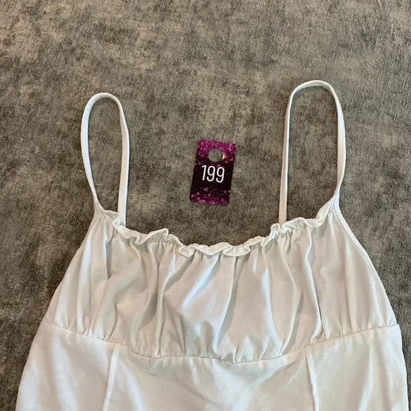 Princess Polly size 6 cropped ruched white top. {199} - Picture 8 of 8